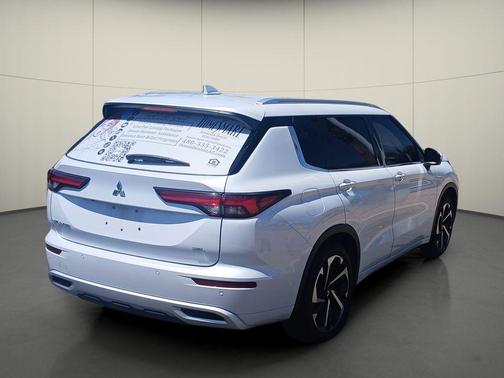 White Diamond 2022 Mitsubishi Outlander SEL