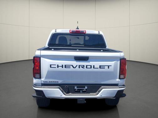 Summit White 2025 Chevrolet Colorado LT