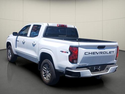 Summit White 2025 Chevrolet Colorado LT