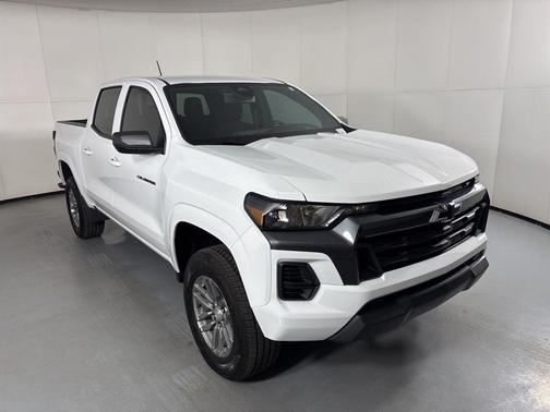 Summit White 2025 Chevrolet Colorado LT