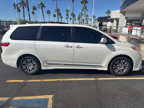 2020 Toyota Sienna XLE Premium