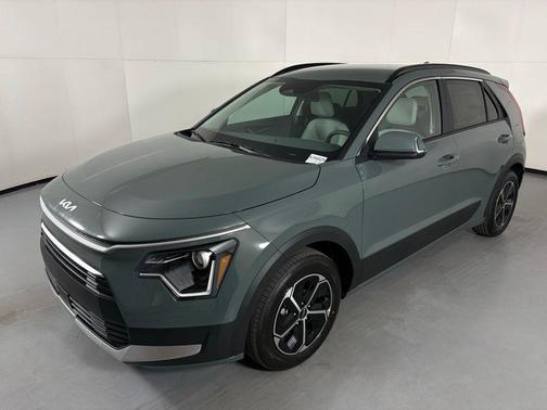 Cityscape Green 2026 Kia Niro EX
