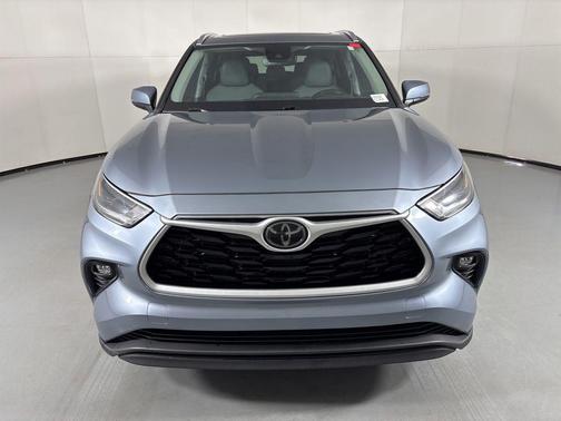 Moon Dust 2021 Toyota Highlander XLE