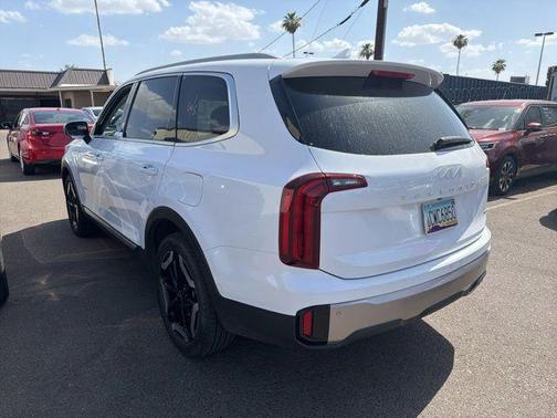Glacial White Pearl 2025 Kia Telluride S