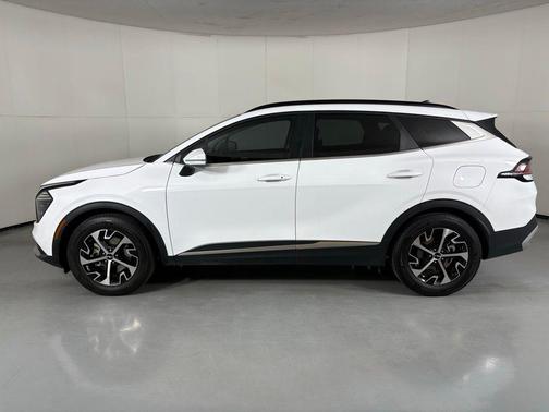 Glacial White Pearl 2025 Kia Sportage EX