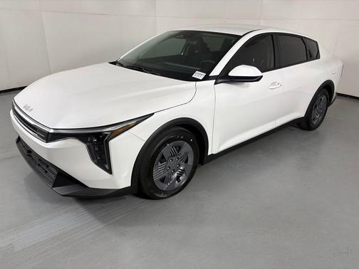 Snow White Pearl 2026 Kia K4 LX