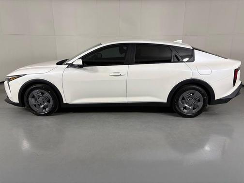 Snow White Pearl 2026 Kia K4 LX