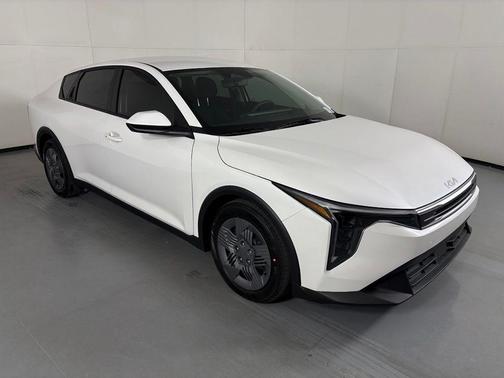 Snow White Pearl 2026 Kia K4 LX