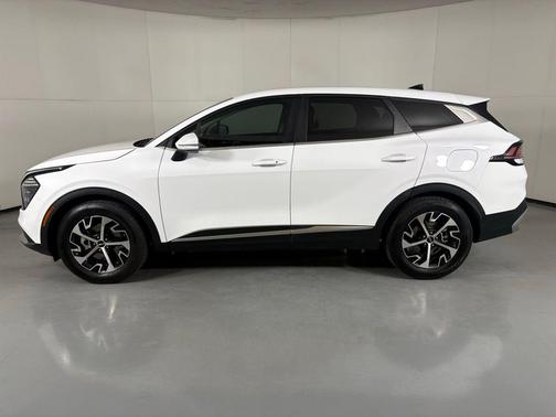 Glacial White Pearl 2024 Kia Sportage EX