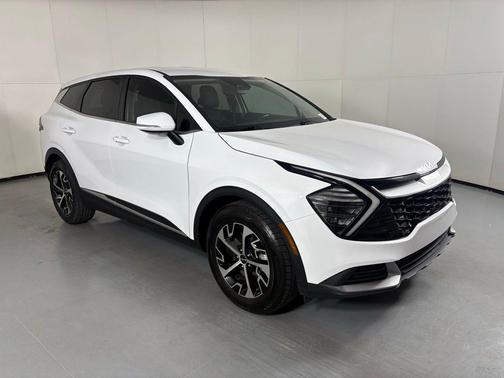Glacial White Pearl 2024 Kia Sportage EX