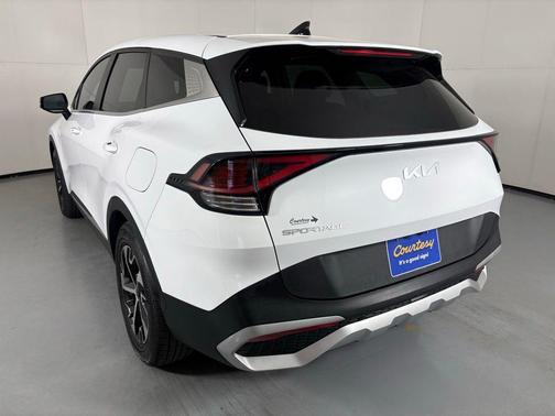 Glacial White Pearl 2024 Kia Sportage EX