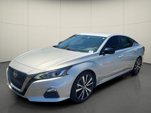 Brilliant Silver Metallic 2021 Nissan Altima SR FWD