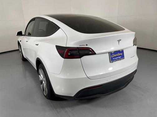 2022 Tesla Model Y Long Range Dual Motor All-Wheel Drive