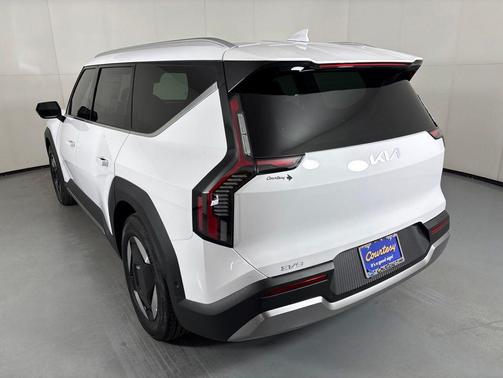 Glacial White Pearl 2026 Kia EV9 Wind