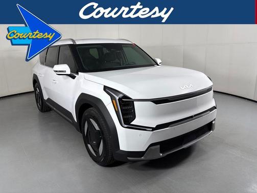 Glacial White Pearl 2026 Kia EV9 Wind