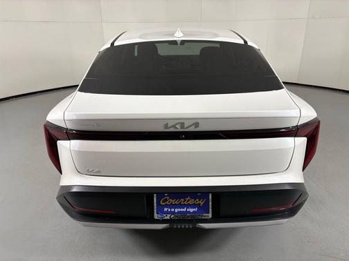 Snow White Pearl 2025 Kia K4 EX