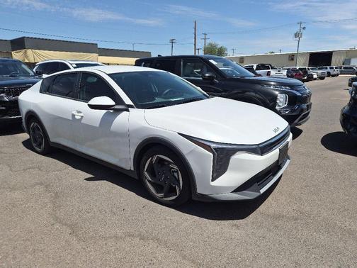 Snow White Pearl 2025 Kia K4 EX