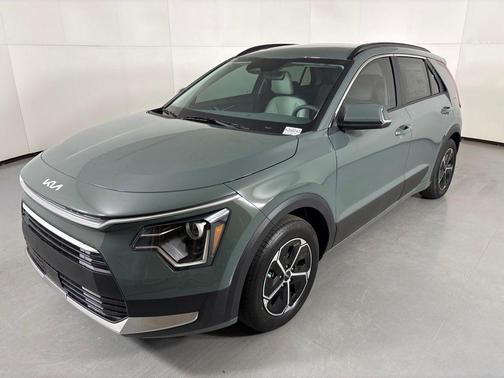 Cityscape Green 2026 Kia Niro EX