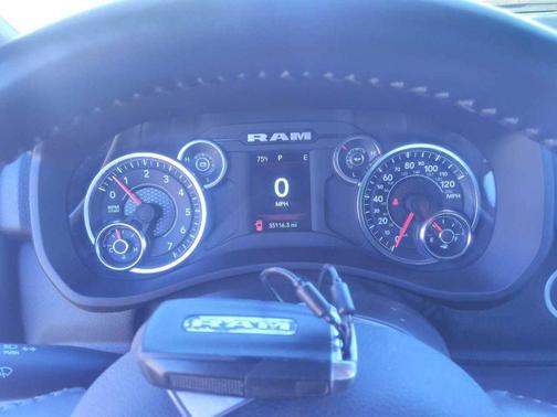 2024 RAM 2500 Big Horn Crew Cab 4x4 6'4' Box