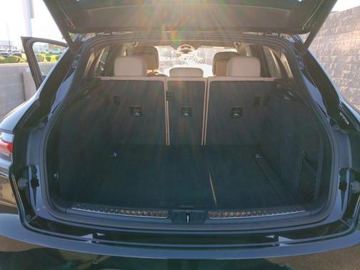 2021 Porsche Macan Base