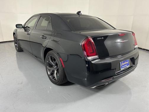 2022 Chrysler 300 S
