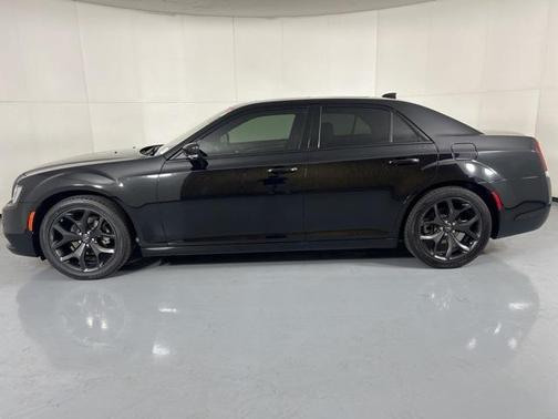 2022 Chrysler 300 S