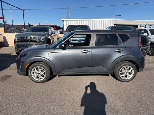 Gravity Gray 2023 Kia Soul LX