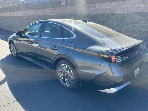 2025 Hyundai SONATA Hybrid Limited