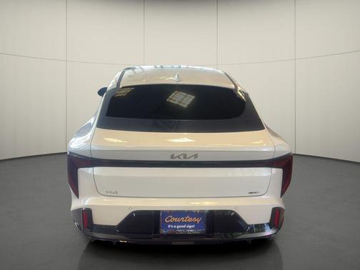 Snow White Pearl 2026 Kia K4 GT-Line Turbo