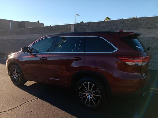 2017 Toyota Highlander SE