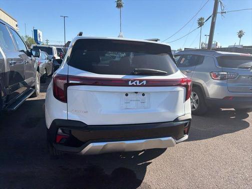 Snow White Pearl 2024 Kia Seltos S