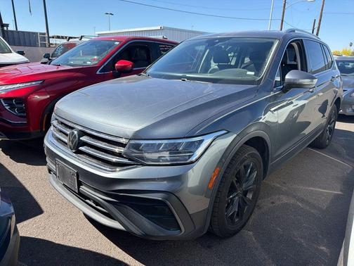 Platinum Gray Metallic 2024 Volkswagen Tiguan 2.0T SE 4MOTION