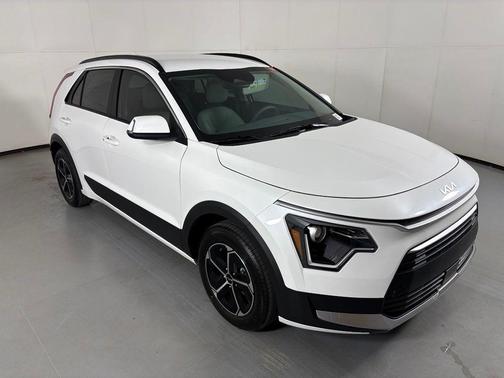 Snow White Pearl 2026 Kia Niro EX