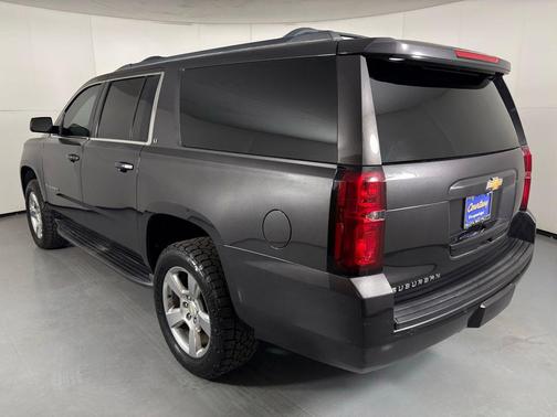Tungsten Metallic 2017 Chevrolet Suburban LT