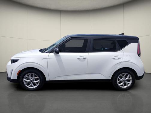 Clear White/Black Roof 2024 Kia Soul S