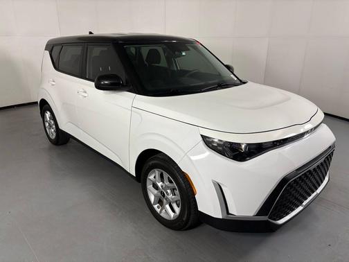 Clear White/Black Roof 2024 Kia Soul S