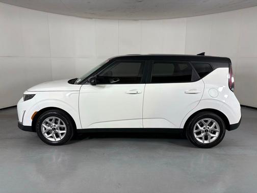 Clear White/Black Roof 2024 Kia Soul S