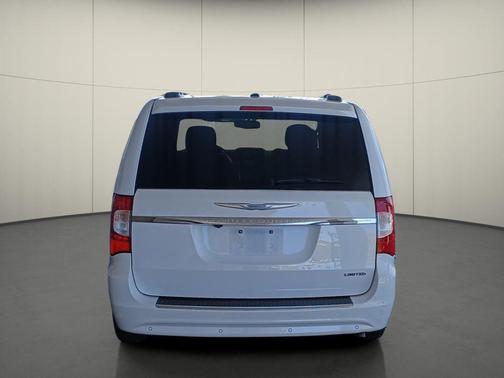 Bright White Clearcoat 2016 Chrysler Town & Country Limited Platinum