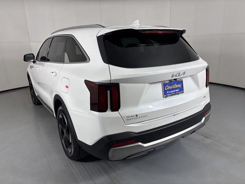 Snow White Pearl 2026 Kia Sorento Hybrid EX