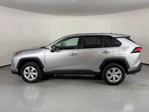 Silver Sky Metallic 2022 Toyota RAV4 LE
