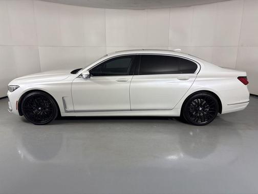 2020 BMW 740 740i