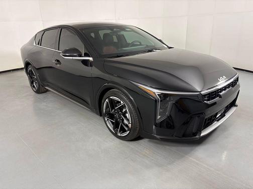Aurora Black Pearl 2026 Kia K4 GT-Line