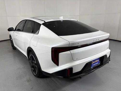Snow White Pearl 2026 Kia K4 GT-Line