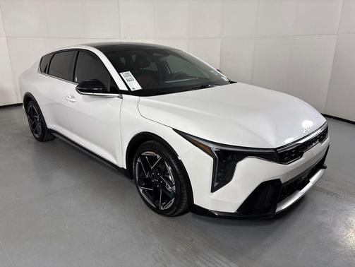 Snow White Pearl 2026 Kia K4 GT-Line