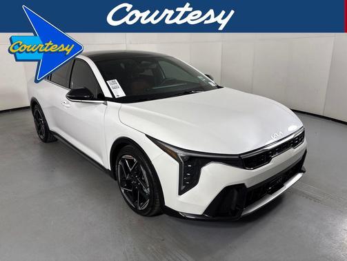Snow White Pearl 2026 Kia K4 GT-Line