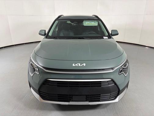 Cityscape Green 2026 Kia Niro EX