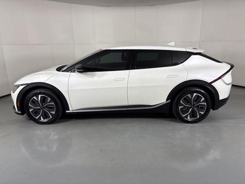 Snow White Pearl 2024 Kia EV6 Light Long Range