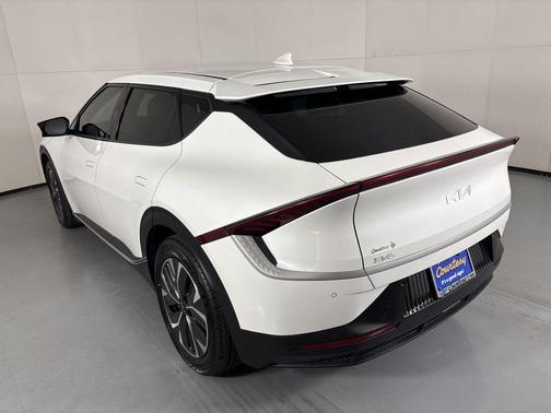 Snow White Pearl 2024 Kia EV6 Light Long Range
