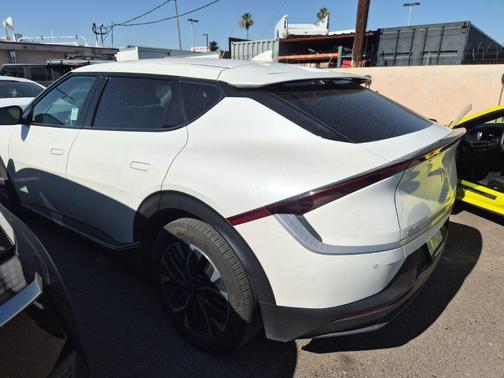 Snow White Pearl 2024 Kia EV6 Light Long Range