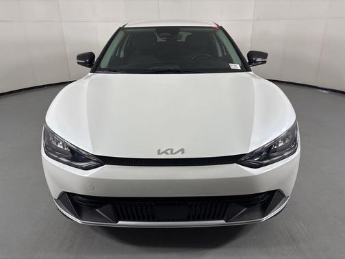 Snow White Pearl 2024 Kia EV6 Light Long Range